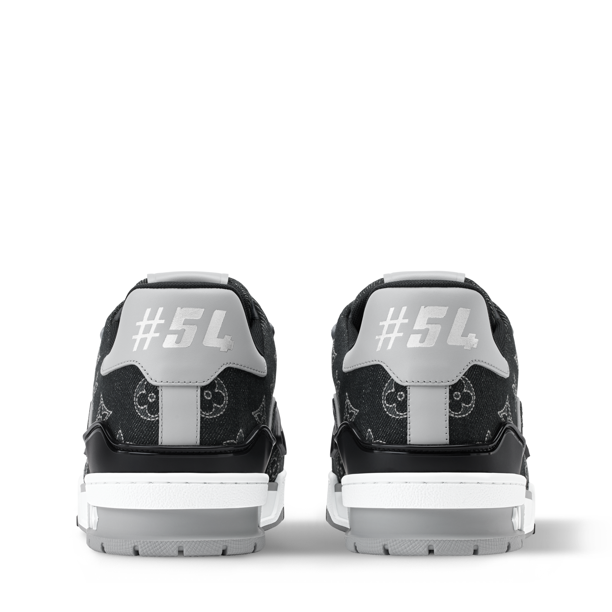  Zapatos Tenis <ul>
  <li>Color negro</li>
  <li>Tejido denim con motivo Monograma bordado/piel de becerro lisa</li>
  <li>Cordones</li>
  <li>Detalles distintivos</li>
  <li>Suela de goma con flores Monograma</li>
  <li>El artículo se ha fabricado en Italia</li>
</ul> | Louis Vuitton ® (Ampliar producto)